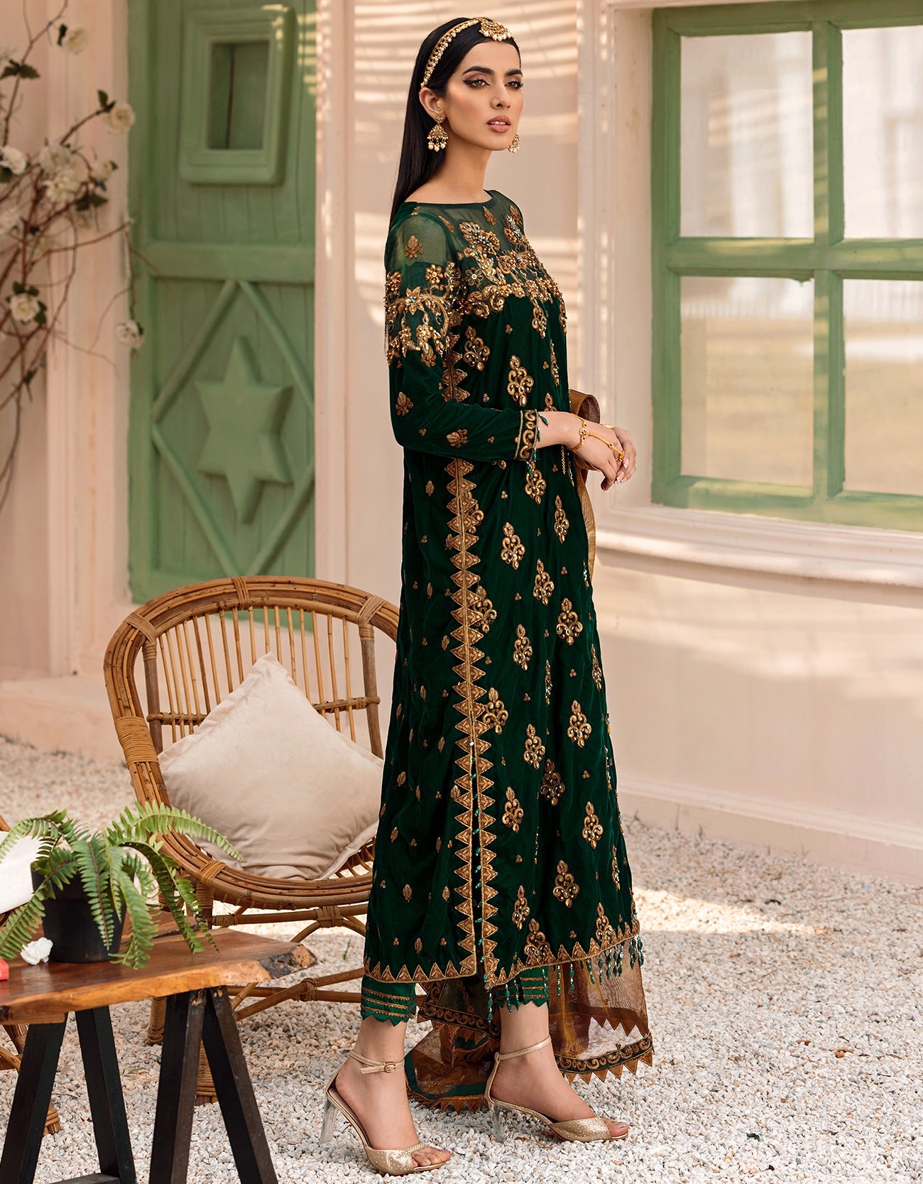 MK-305 | Emaan Adeel Makhmal Collection 2022 | Unstitched & Stitched Embroidered Valvet Suits