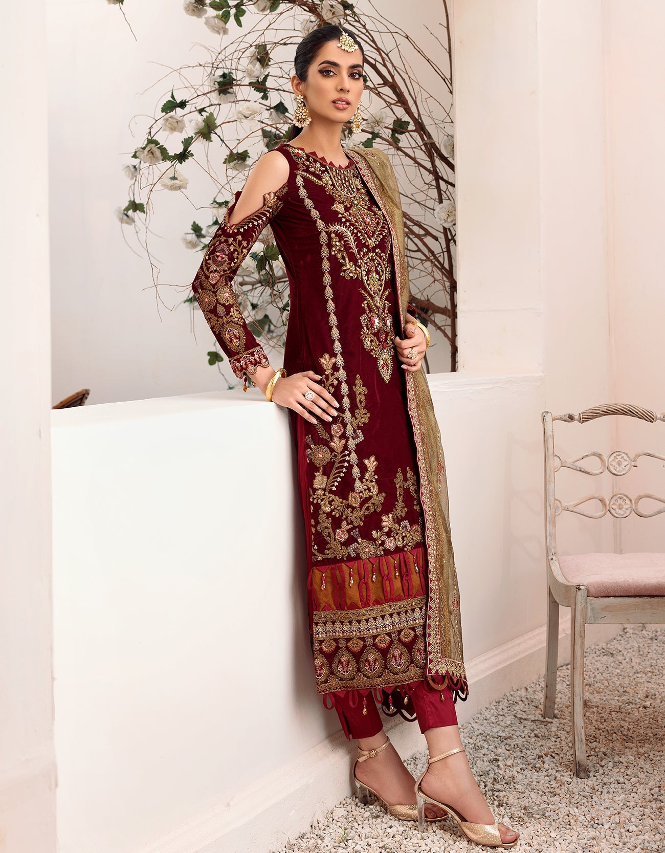 MK-308 | Emaan Adeel Makhmal Collection 2022 | Unstitched & Stitched Embroidered Valvet Suits