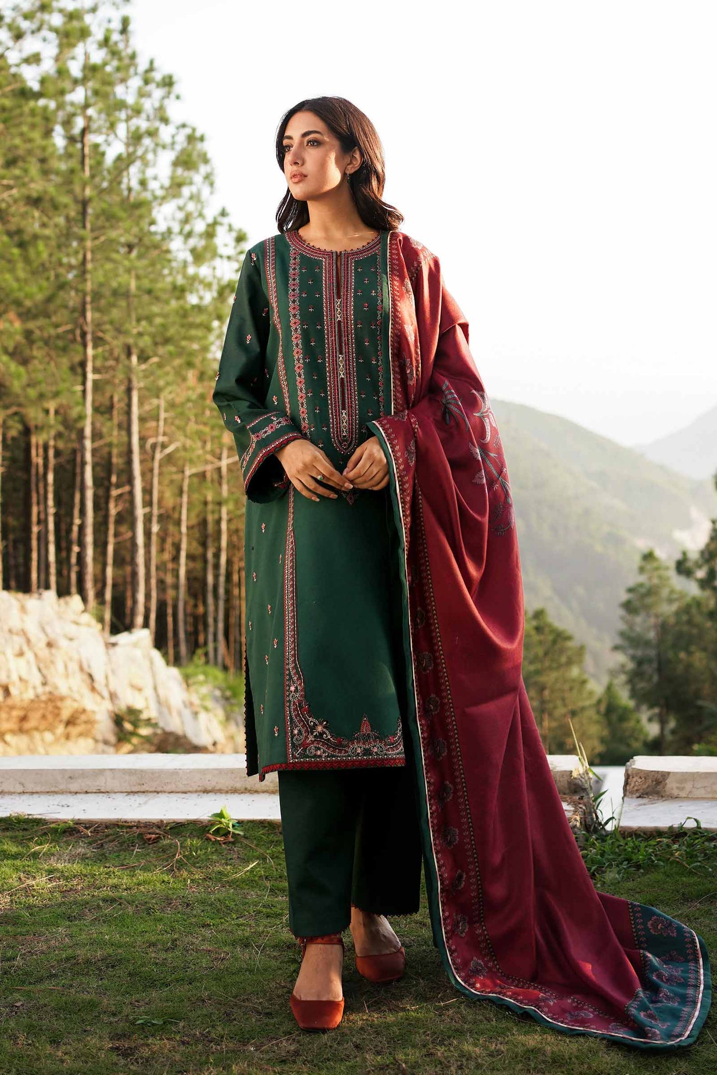 ZW22-2A | Zara Shahjahan Coco Winter Collection 2022 | Unstitched Embroidered Khaddar Linen Suits