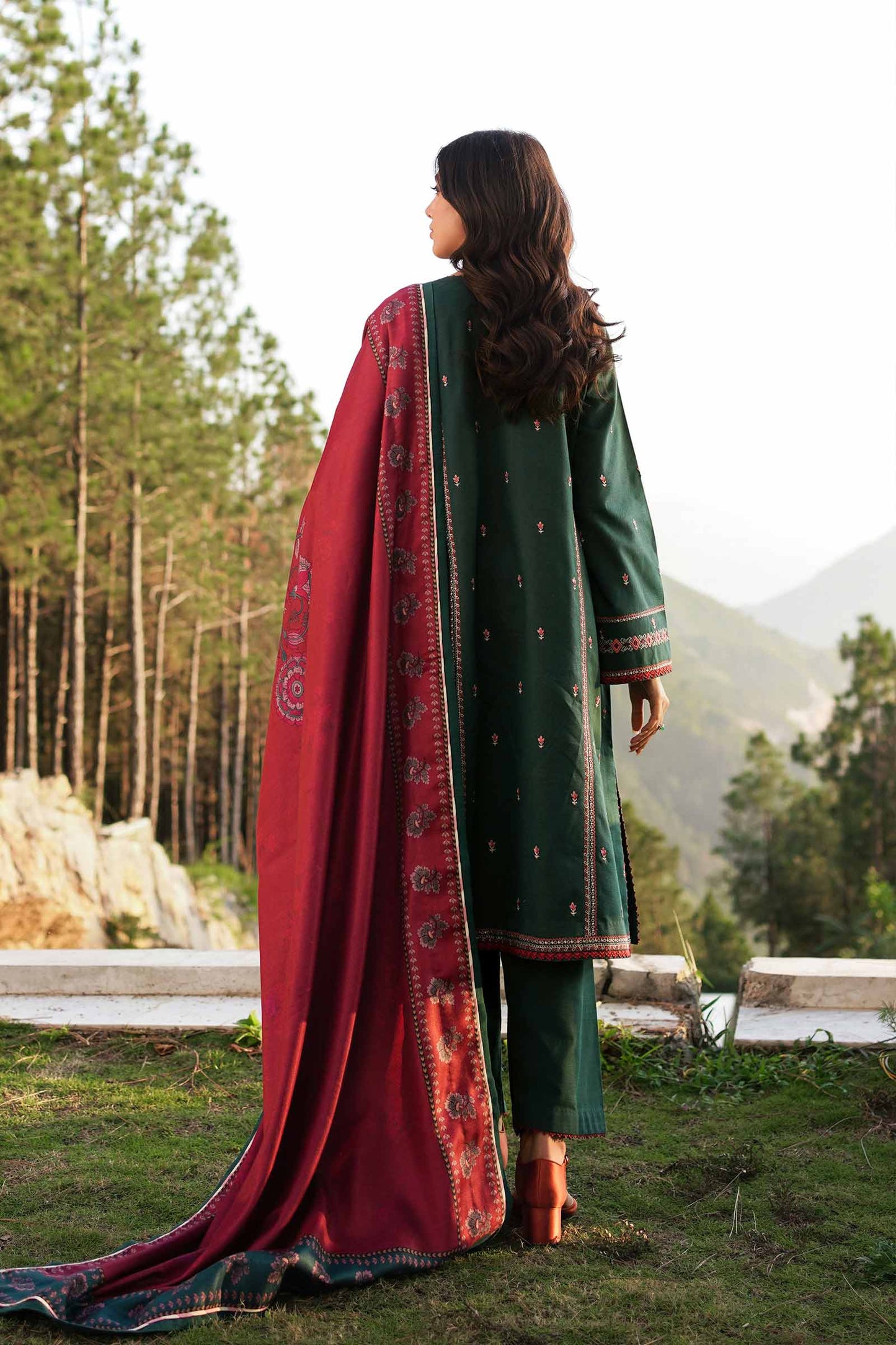 ZW22-2A | Zara Shahjahan Coco Winter Collection 2022 | Unstitched Embroidered Khaddar Linen Suits